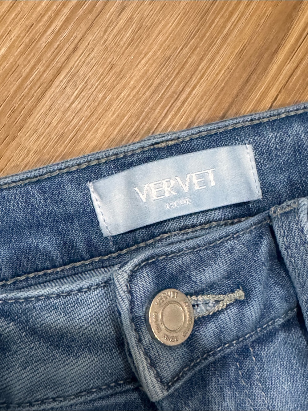Light Wash Wide-Leg Jeans with Frayed Hem - Picture 3 of 4